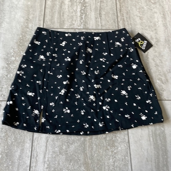 art class black,floral white design XL(14-16)mini skirt for girls - Picture 1 of 7